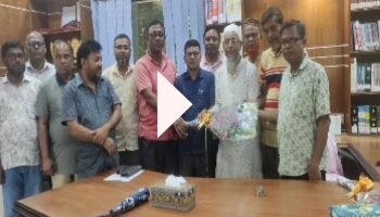 দৌলতপুর কলেজের ভারপ্রাপ্ত অধ্যক্ষ শিক্ষক ও কর্মচারীদের ফুলেল শুভেচ্ছায় সিক্ত হলেন