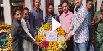 নাজমুল মোস্তফা আমিনের নেতৃত্বে লোহাগাড়া বিএনপির শহীদ মিনারে শ্রদ্ধা নিবেদন