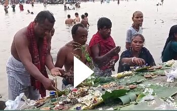 চিলমারীর ব্রহ্মপুত্র নদে সনাতন ধর্মাবলম্বীদের অষ্টমীর স্নানে লাখো পূর্ণার্থীর ভীড়
