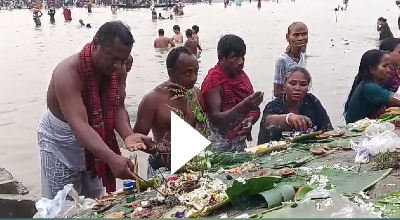 চিলমারীর ব্রহ্মপুত্র নদে সনাতন ধর্মাবলম্বীদের অষ্টমীর স্নানে লাখো পূর্ণার্থীর ভীড়